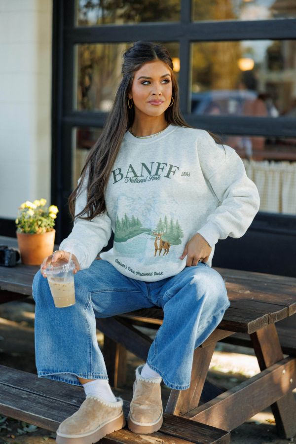 Relaxed oversized sweatshirt for casual athleisure styling